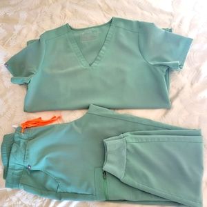 FIGS's scrub set